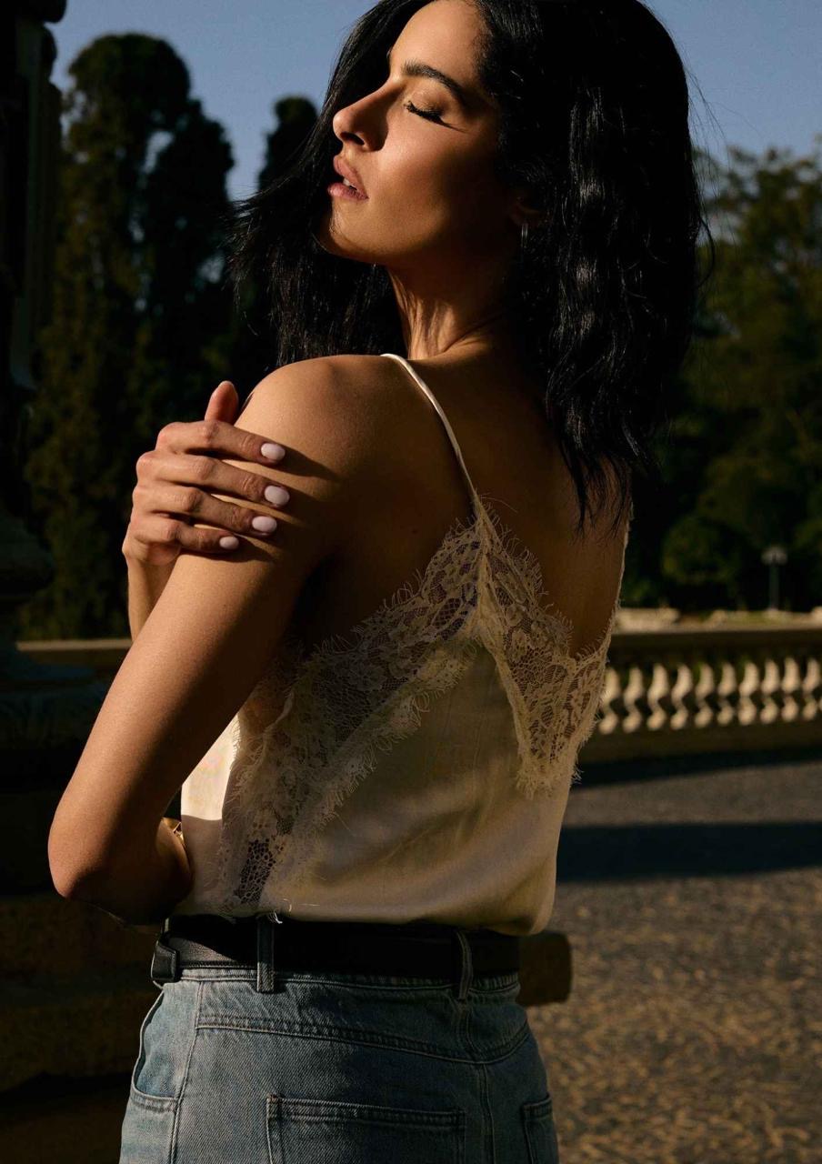 BLUSA DE ALCINHA DETALHE RENDA