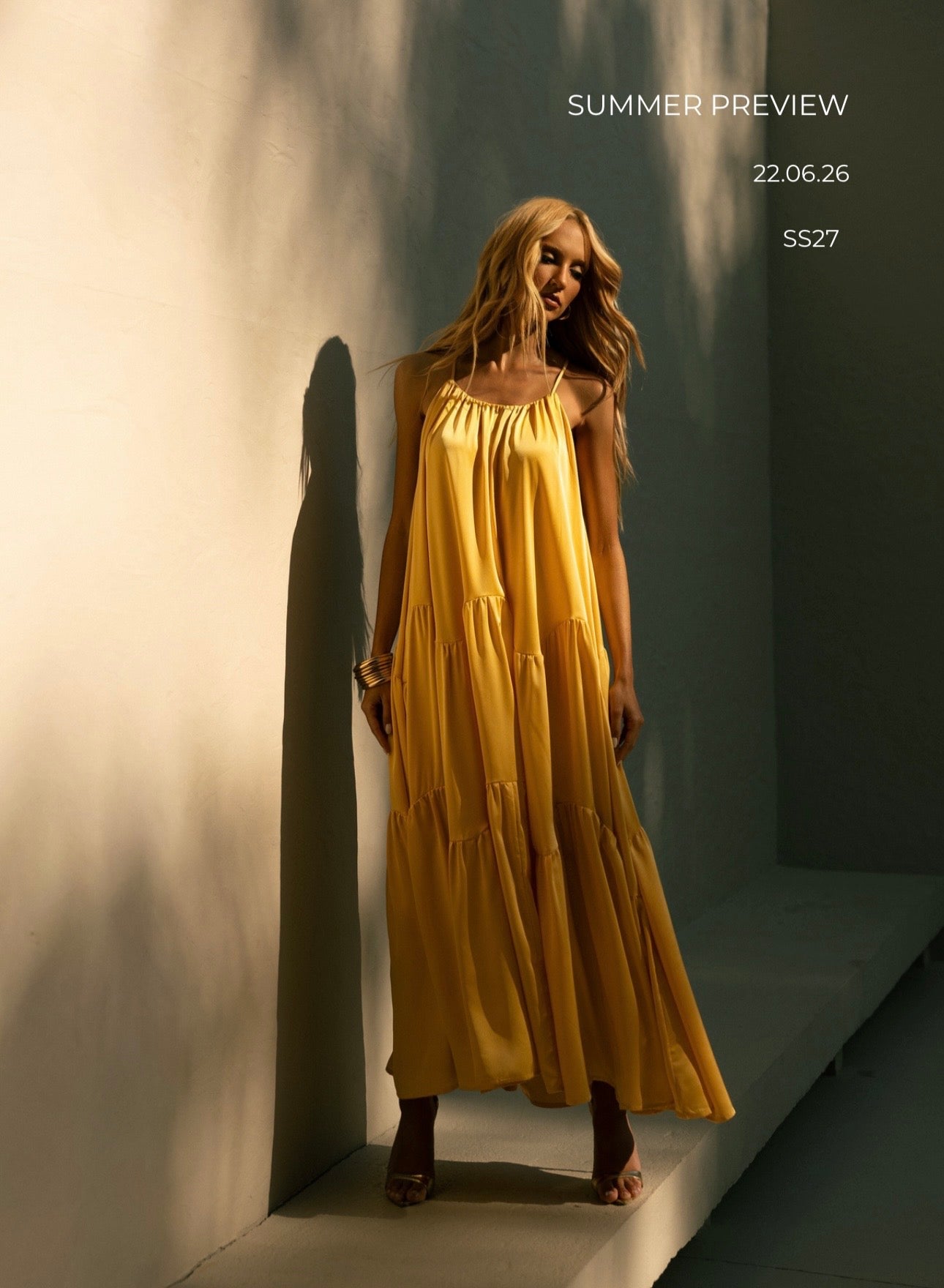 VESTIDO LONGO ACETINADO COM CAMADAS