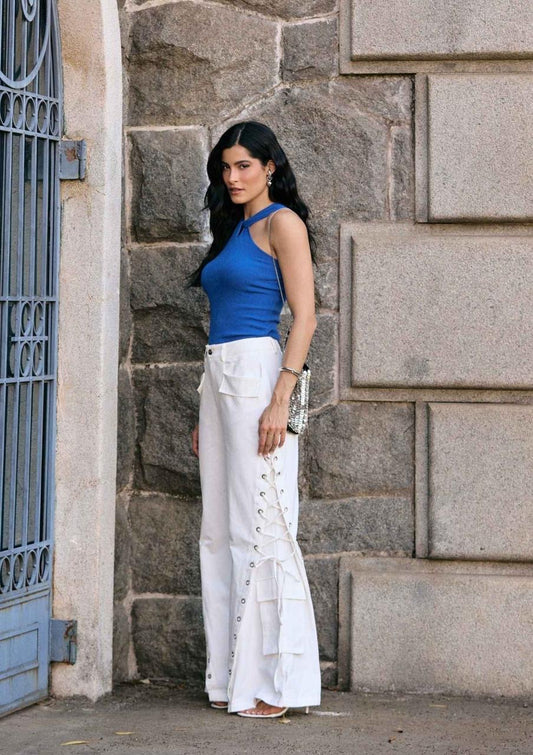CALÇA FLARE COM ILHÓS