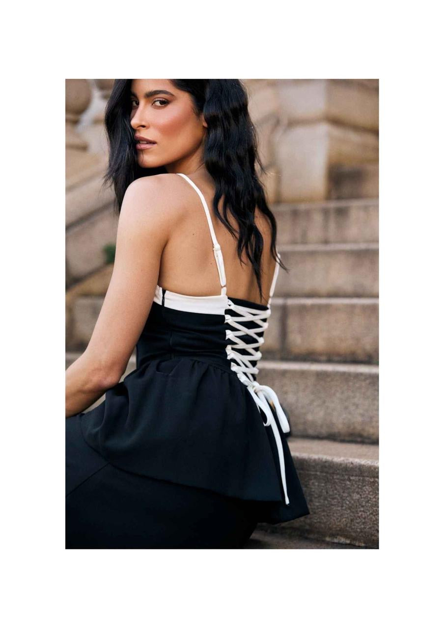 VESTIDO COM AMARRAÇÃO NAS COSTAS